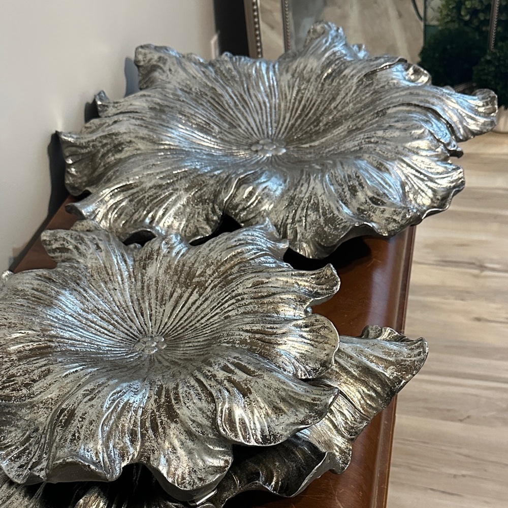 Silver Leaf-Shaped Decorative Flower Wall Art